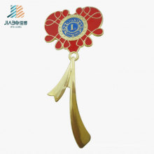 Pin de solapa de la flor del logotipo del regalo de la promoción de la fuente de China en artesanías del metal